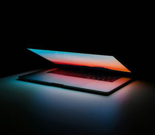MacBook Ultra стане першим ноутбуком Apple із тачскріном: що відомо про новинку