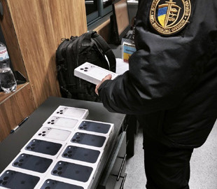 Через «Устилуг» намагалися ввезти 12 нових iPhone на майже 700 тисяч гривень