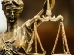 Суд вирішить долю чоловіка, який поцупив із банківської картки знайомого понад 20 тисяч гривень