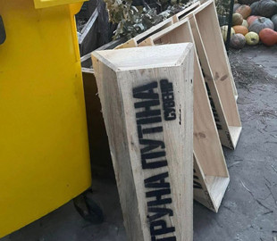 Маркетинг воєнного часу: в Києві до Гелловіну продають труни для Путіна