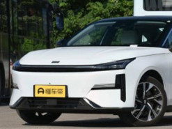 Новий гібрид Geely здатний проїхати майже 1400 км