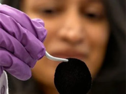 Для маскування та роботи телескопів. У США розробили ультрачорну тканину