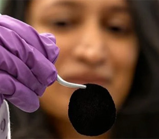 Для маскування та роботи телескопів. У США розробили ультрачорну тканину