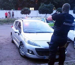 В Киеве патрульные задержали диверсанта с визитками Шария