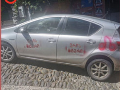 Нападають на активістів та пишуть на офісах та авто "вороги нації": у Грузії взялися за опозиціонерів, які виступають проти закону про іноагентів