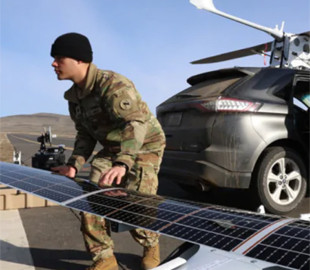 Літає на 1600 км: армія США показала витривалий БПЛА на сонячних батареях