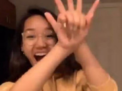 Ловкость рук на грани фантастики: девушка запустила челлендж в сети