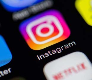 Фотограф спародировал типичные пляжные снимки в Instagram