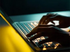 «Резервний рахунок» від шахраїв: мешканка Хмельниччини втратила 130 тисяч гривень