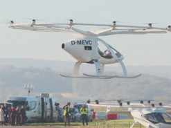 У Парижі протестували повітряне безпілотне таксі