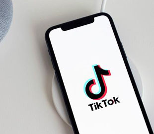 TikTok начал собирать биометрические данные пользователей в США