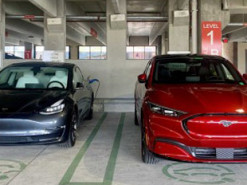 Tesla Model 3 уступил звание лучшего электромобиля