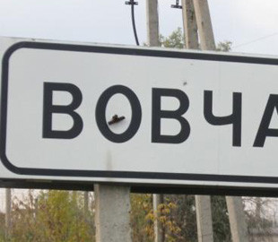 Правоохоронці повідомили про підозру експравоохоронцям з Вовчанська, які возили окупантам їжу та проводили обшуки