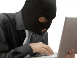 Близько 30 потерпілих втратили понад 850 тисяч гривень від співпраці із шахраєм