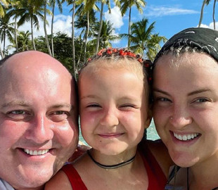 Дружина Ткача показала, як разом з донькою заробляла гроші для ЗСУ