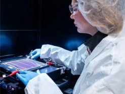 Кінець батарейкам: "чудо-матеріал" обіцяє живити все навколо