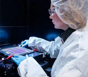 Кінець батарейкам: "чудо-матеріал" обіцяє живити все навколо