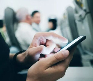 Чому не можна в літаку користуватися телефоном