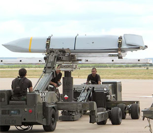 Американські розробники представили далекобійні крилаті ракети AGM-158B стандарту НАТО