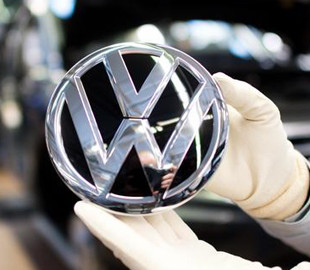 VW планує зрівнятися з компанією Tesla у продажах електромобілів найближчим часом