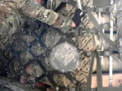 США заборонили постачання зброї та військового обладнання партнеру Росії, — Reuters