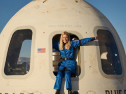 Blue Origin призупиняє туристичні польоти у космос