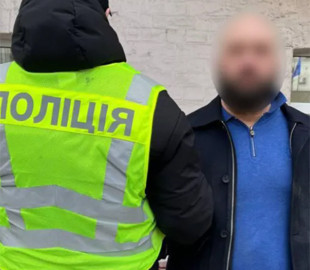 Шахраї пограбували двох людей на понад 50 тисяч доларів, видаючи себе за валютників