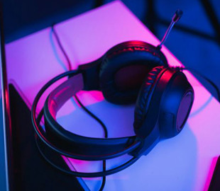 Чому дротові навушники все ще кращі за бездротові: 6 вагомих аргументів