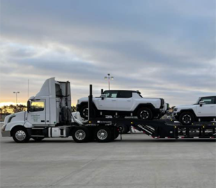 Конкурент Tesla Cybertruck: електропікапи Hummer почали розвозити дилерам
