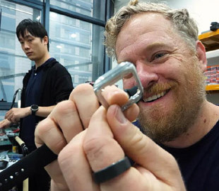 Чоловік зібрав Apple Watch із китайських запчастин: результат перевершив усі очікування