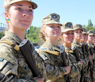 В Минобороны разъяснили ситуацию с обязательным военным учетом для женщин с октября