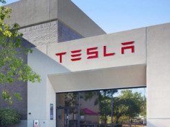 Tesla виплатить 42 мільйони доларів за ДТП зі своєю машиною