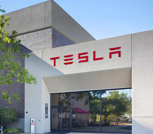 Tesla виплатить 42 мільйони доларів за ДТП зі своєю машиною