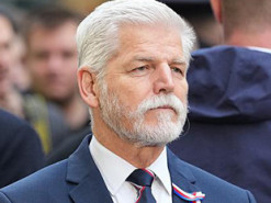 Президент Чехії критикує надмірне спілкування політиків через соцмережі