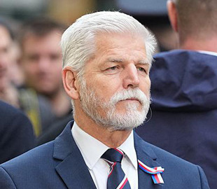 Президент Чехії критикує надмірне спілкування політиків через соцмережі