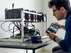 Майнинг на дому. Украинцам все еще выгодно «добывать» криптовалюту