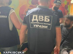 Похоронный букет и шантаж: в Харькове мужчина вымогал у бывшей сожительницы деньги
