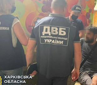 Похоронный букет и шантаж: в Харькове мужчина вымогал у бывшей сожительницы деньги