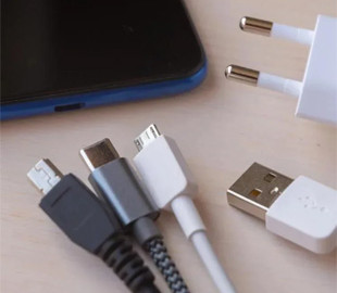 Названо 4 ознаки, що зарядний пристрій для смартфона час терміново замінити