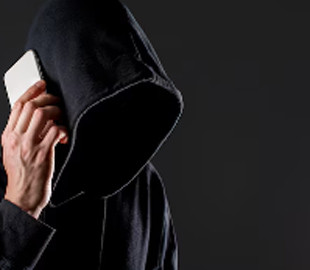 Судитимуть українця, який видавав себе за працівника банку та ошукував людей