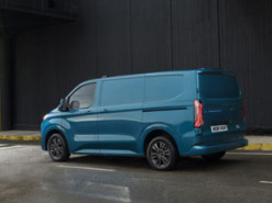 Ford приоткрыл занавес над новым фургоном E-Transit Custom