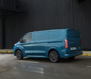 Ford приоткрыл занавес над новым фургоном E-Transit Custom