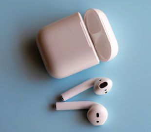 Apple анонсировала самое крупное обновление прошивки AirPods и Beats