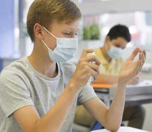 Як працюють школи в жовтій зоні та хто має переходити на дистанційку: пояснення