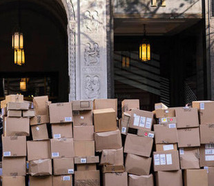 FedEx и UPS приостановили доставку посылок в Россию