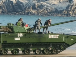 Китайські розробники представили нове покоління бойових панцерників-амфібій з гарматою ZBD-05