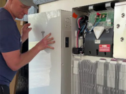 Ціни на домашні акумулятори досягли рекордно низького рівня: навіщо їх купують