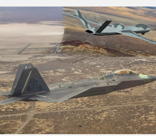 Вперше в історії винищувач F-22 керував бойовим дроном MQ-20 у реальному часі