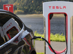 Tesla за час подорожала на десятки миллиардов