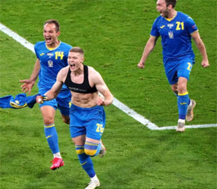 Девайс, а не “ліфчик”: чому після перемоги збірної топ Довбика став мемом